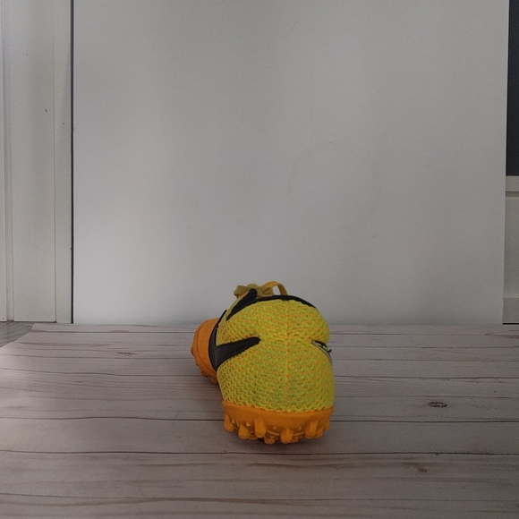 Soccer shoes (meant for turf) - Picture 3 of 4